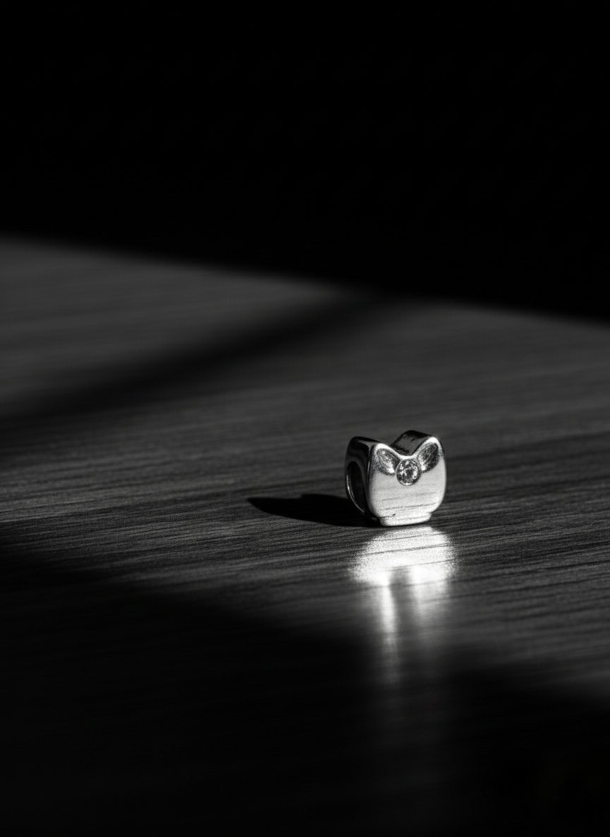 Charm tête Chat minimaliste et cristal