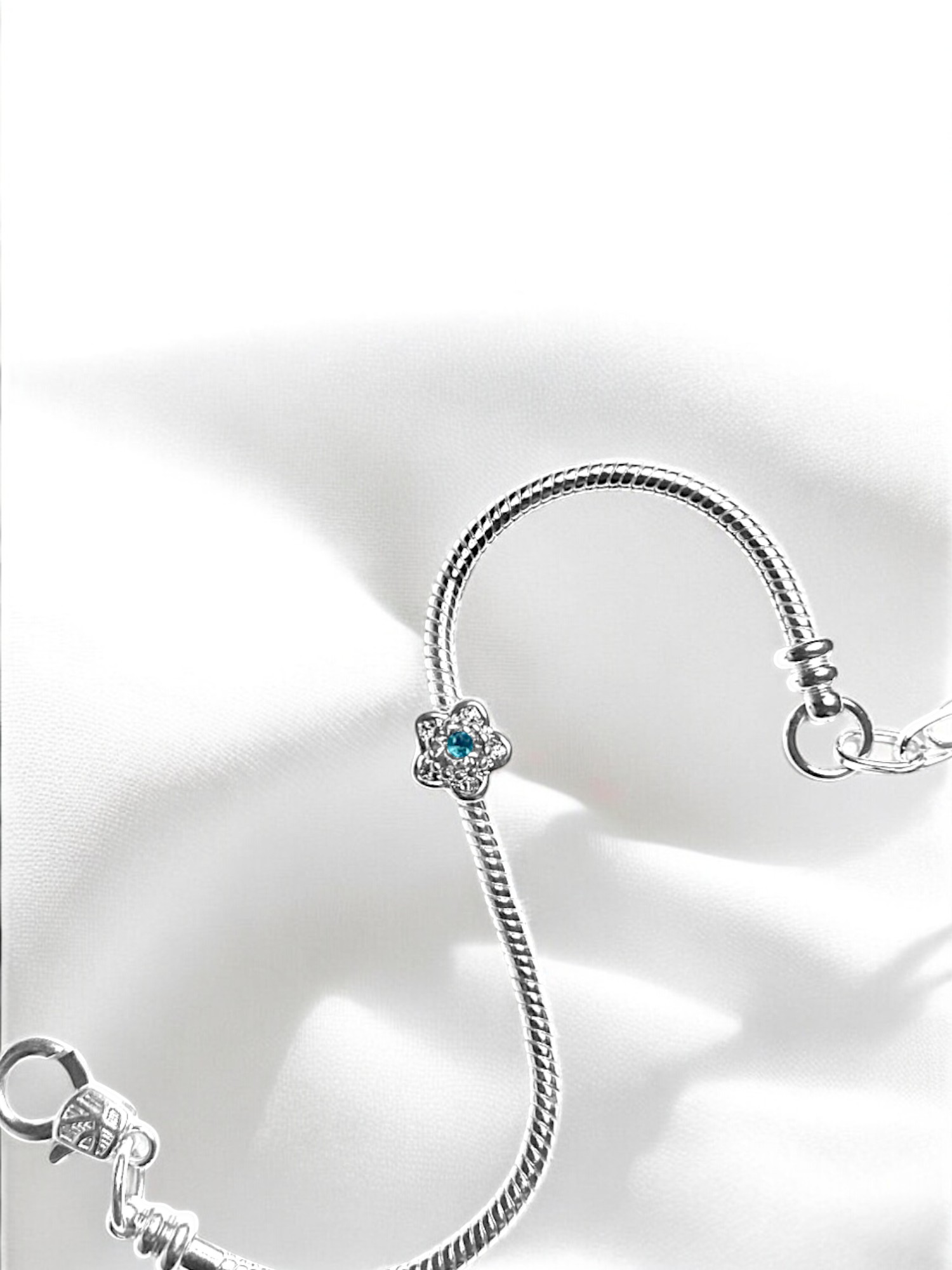 Charm fleur cristal bleu – Image 2