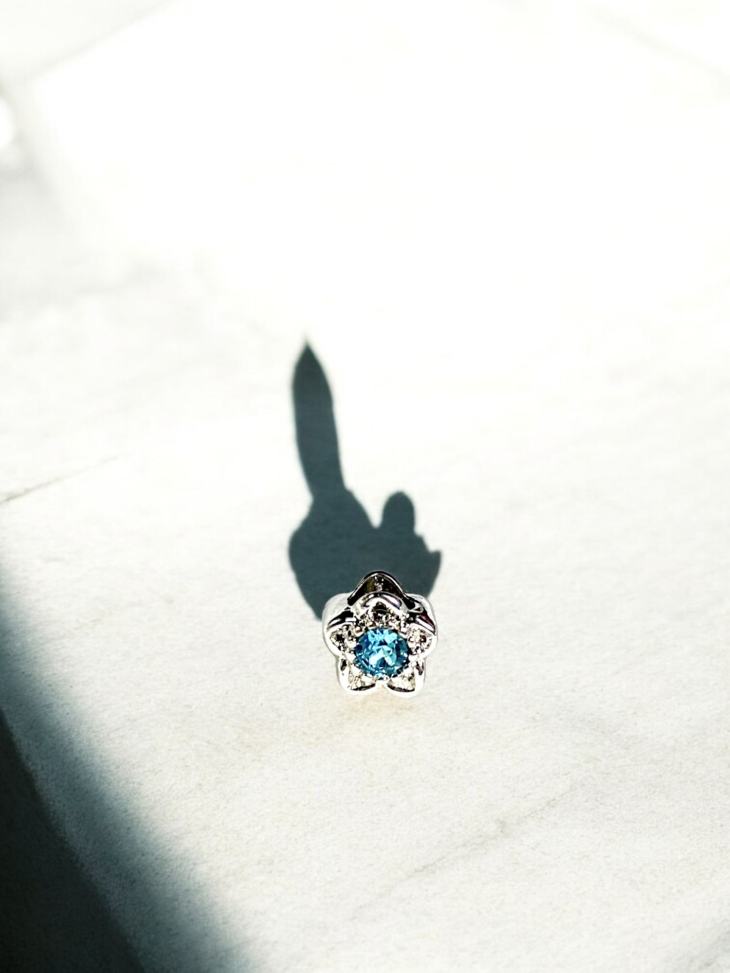 Charm fleur cristal bleu – Image 3
