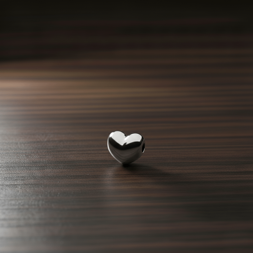 Charm coeur plein or blanc 18k – Image 3
