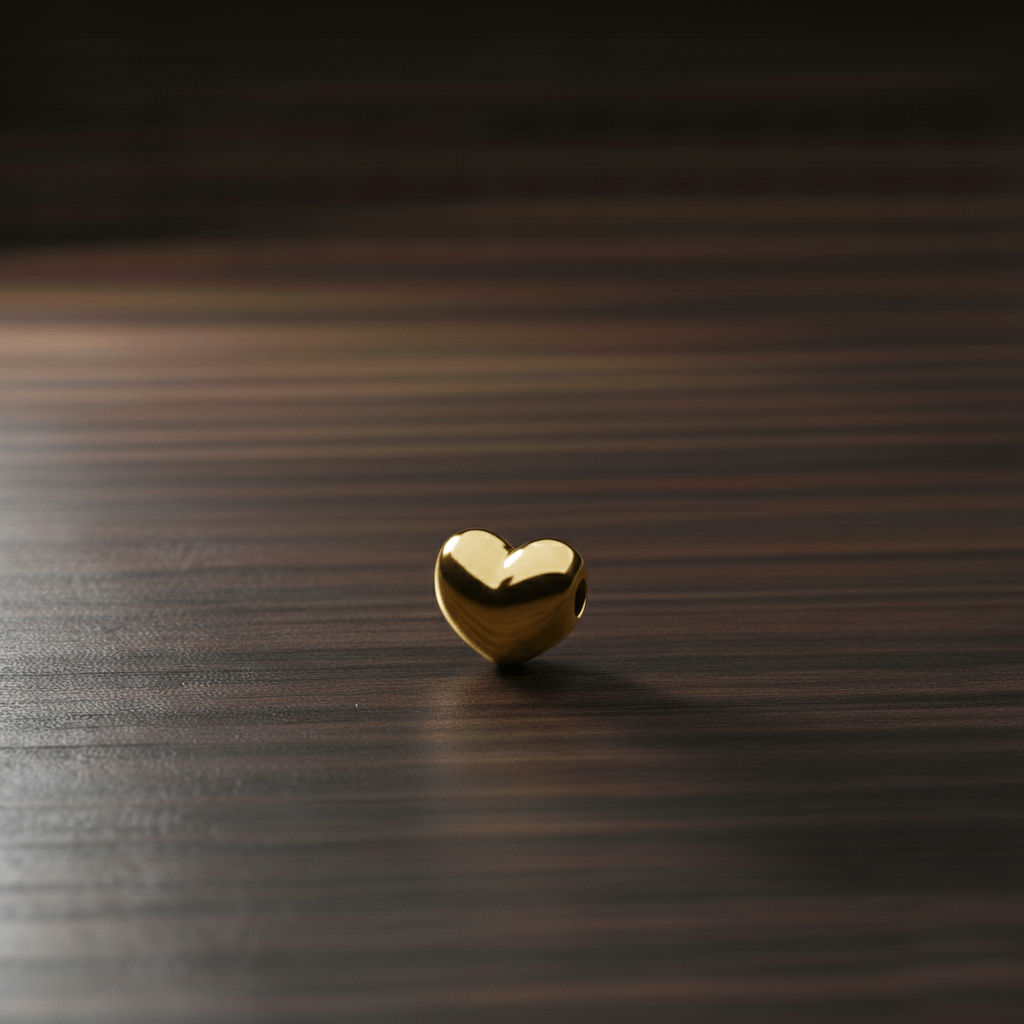 Charm coeur plein plaqué or 18k – Image 3