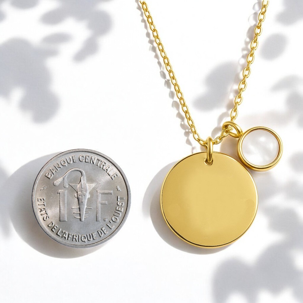 Pendentif gravé "monde" et médaillon en nacre 8 mm- le monde est à moi – Image 3